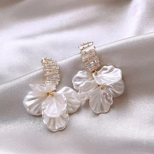 Elegant Trendy Zirconia White Shell Petal Earring