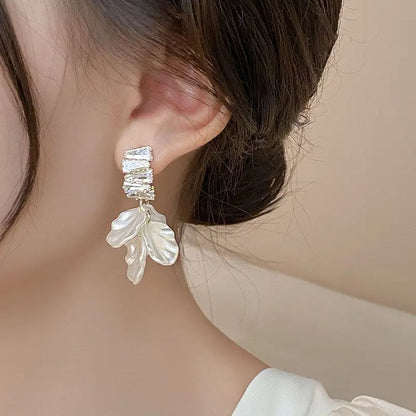 Elegant Trendy Zirconia White Shell Petal Earring