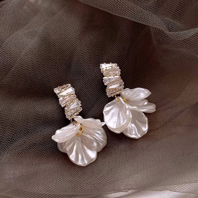 Elegant Trendy Zirconia White Shell Petal Earring