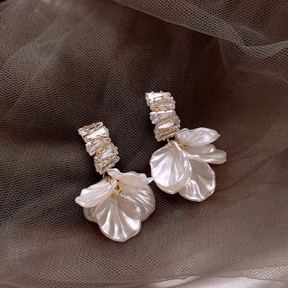 Elegant Trendy Zirconia White Shell Petal Earring