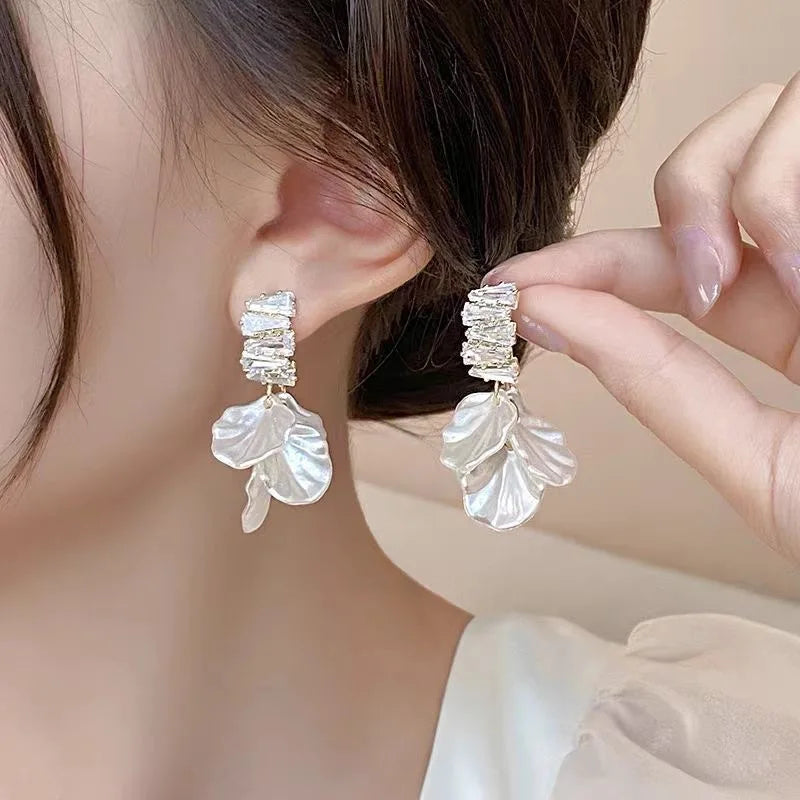 Women's Pearl Earrings Fashion Trend