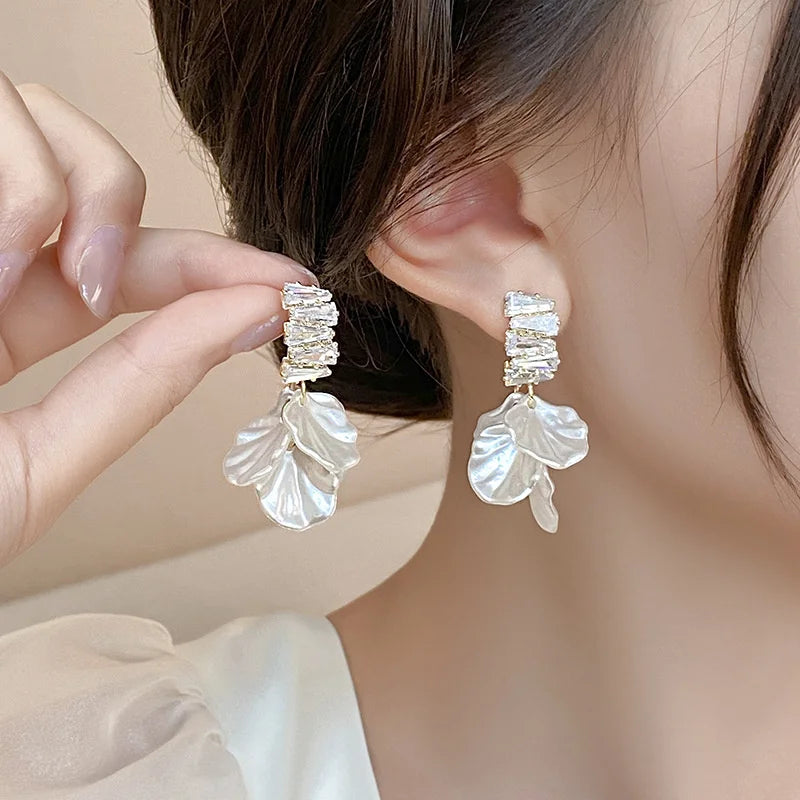 Elegant Trendy Zirconia White Shell Petal Earring