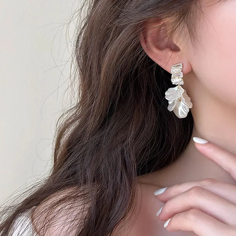 Elegant Trendy Zirconia White Shell Petal Earring