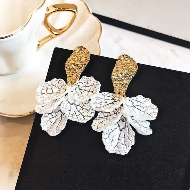 Elegant Trendy Zirconia White Shell Petal Earring